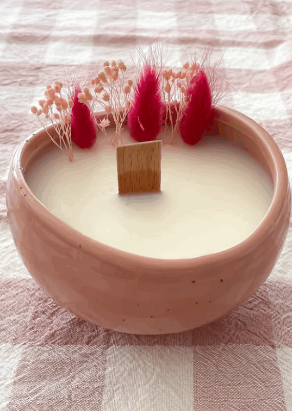 bougie fleuries de couleur rose